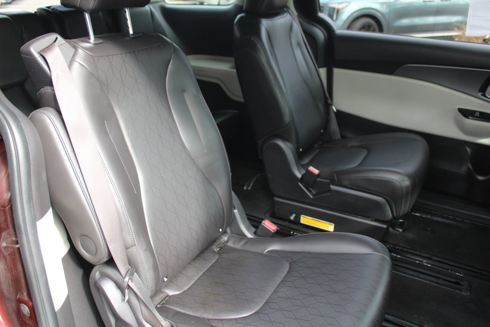 Used 2022 Kia Carnival LX image 18