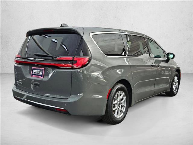 Used 2023 Chrysler Pacifica Touring-L FWD video 4