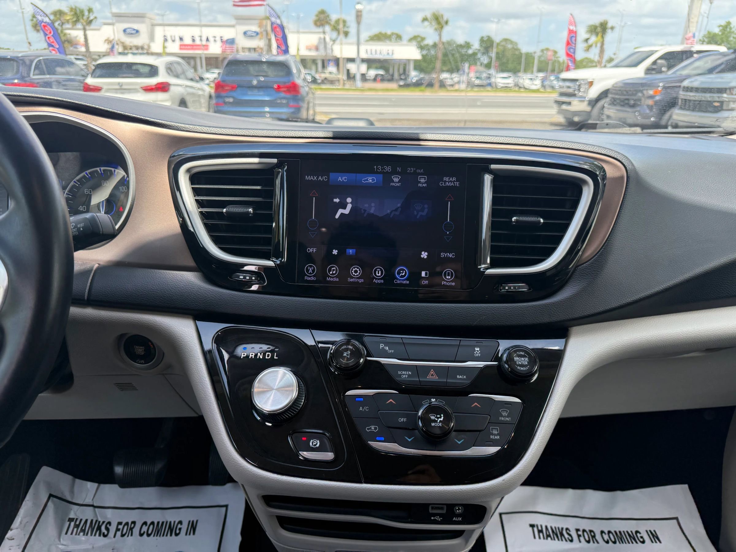 Used 2017 Chrysler Pacifica Touring FWD image 9
