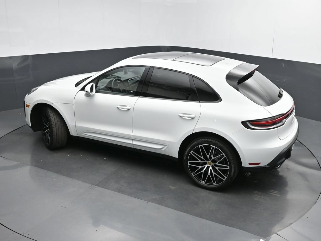 Used 2025 Porsche Macan AWD/4WD image 37