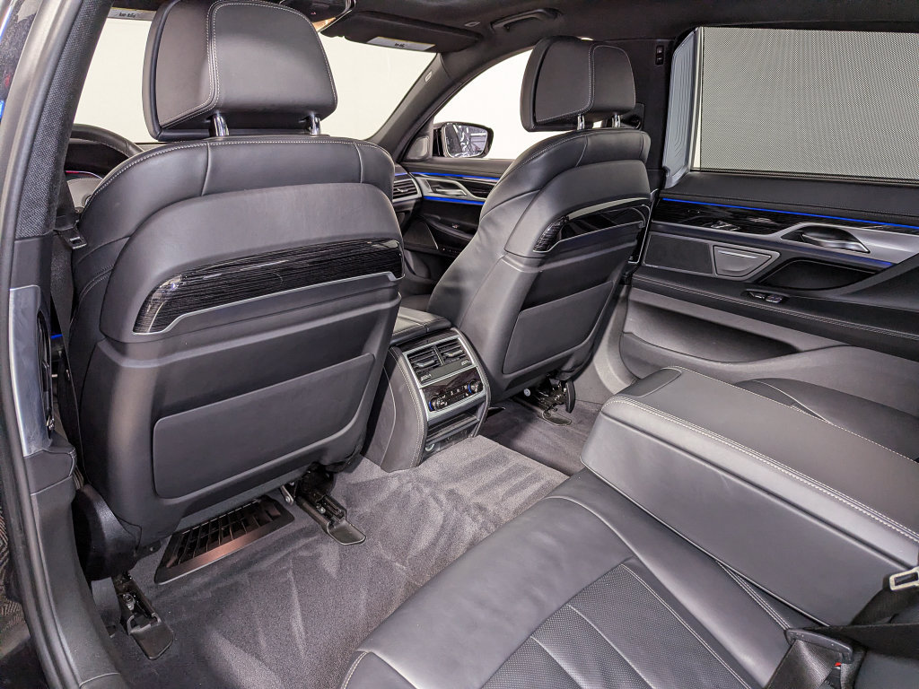 Used 2020 BMW 750i xDrive w/ Executive Package AWD/4WD image 47