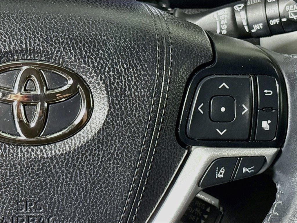 Used 2019 Toyota Highlander XLE AWD/4WD image 17