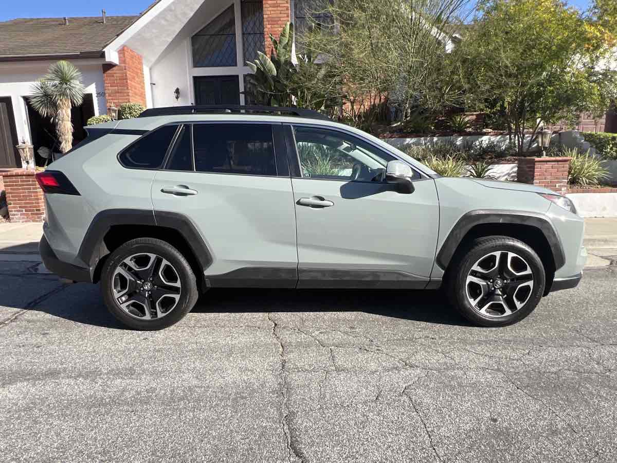 Used 2020 Toyota RAV4 Adventure AWD/4WD image 3