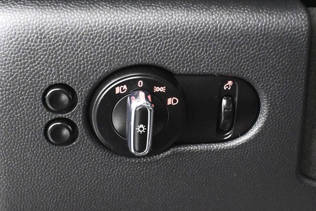 Used 2016 MINI Cooper 4-Door Hardtop image 22