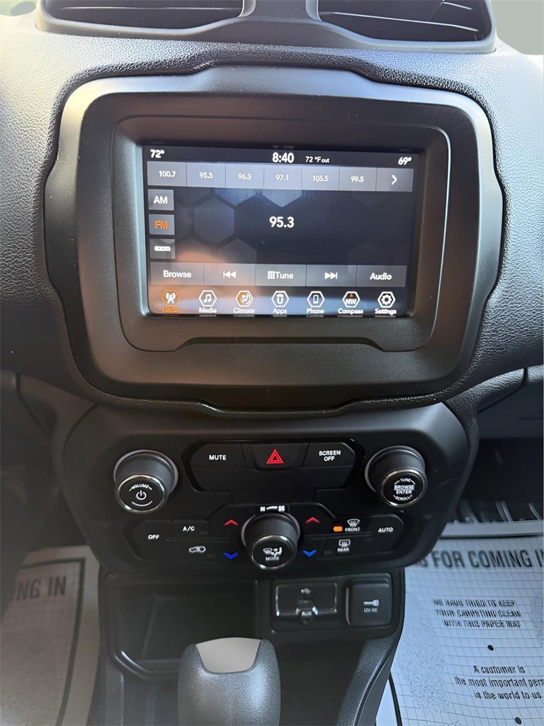 Used 2020 Jeep Renegade Latitude image 23