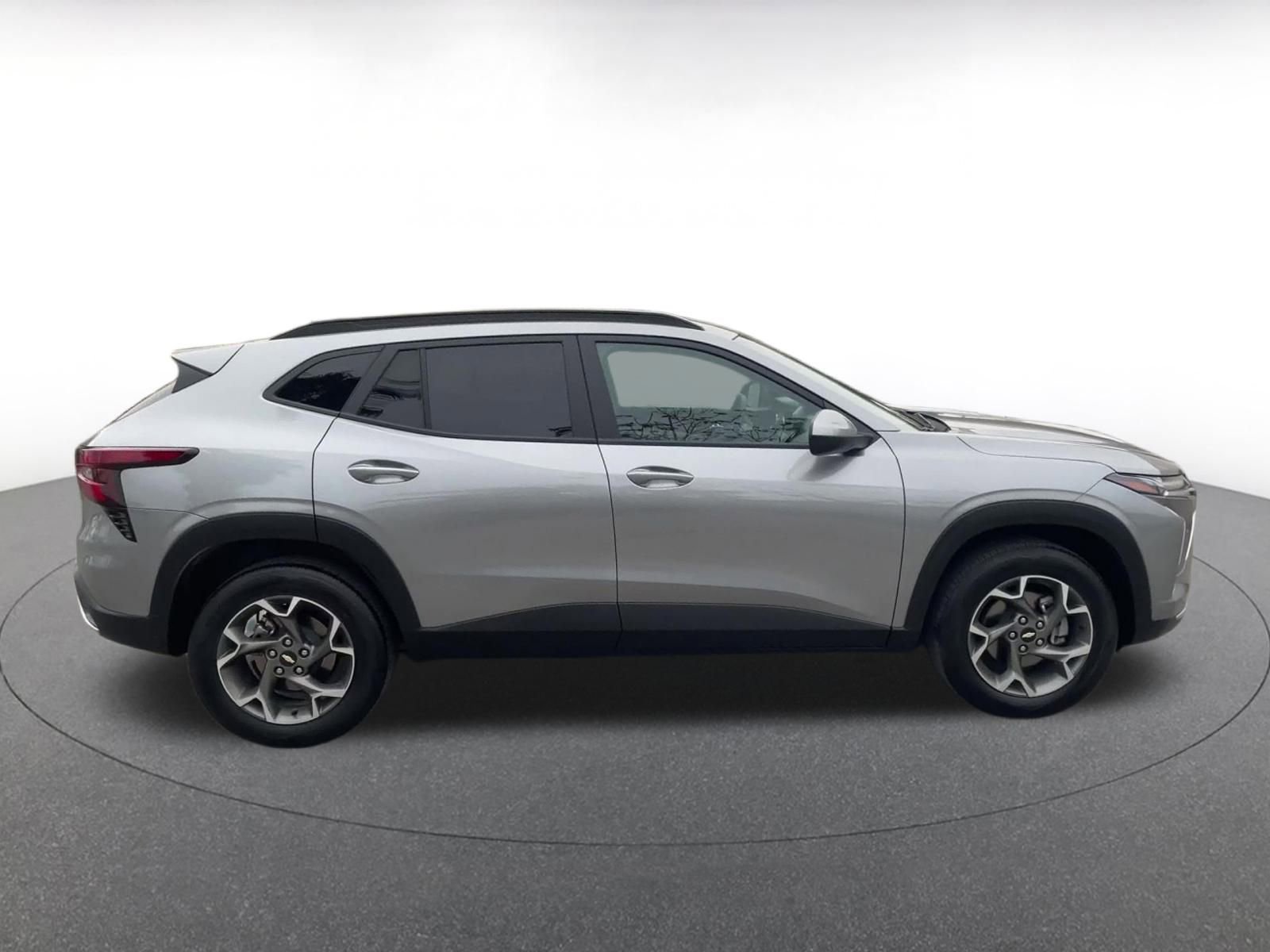 Used 2025 Chevrolet Trax LT image 16