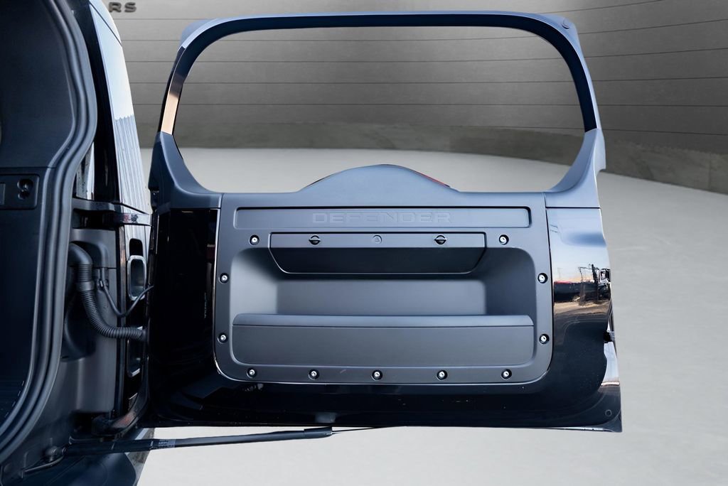 Used 2023 Land Rover Defender 110 V8 image 40