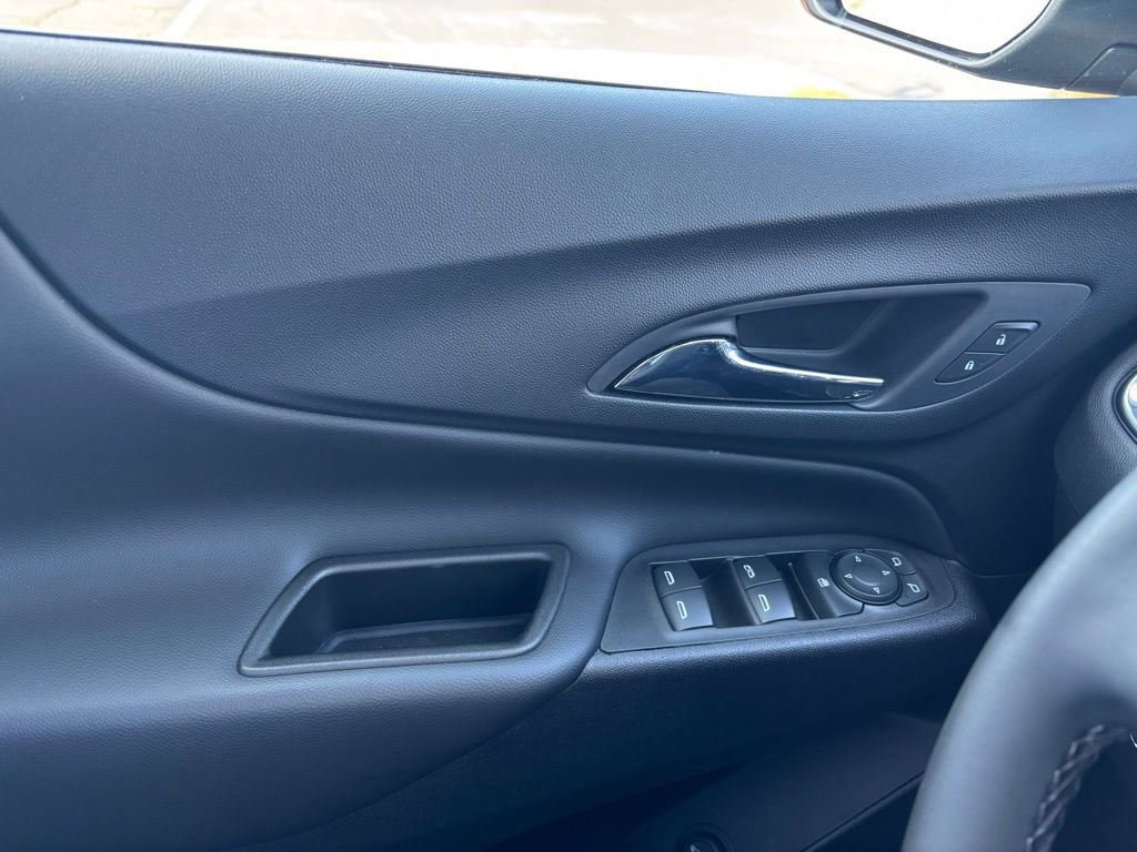 Used 2023 Chevrolet Equinox LT image 24