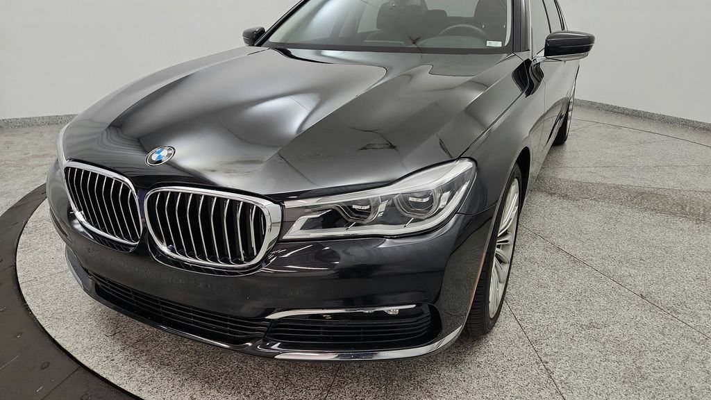 Used 2018 BMW 750i xDrive AWD/4WD image 10