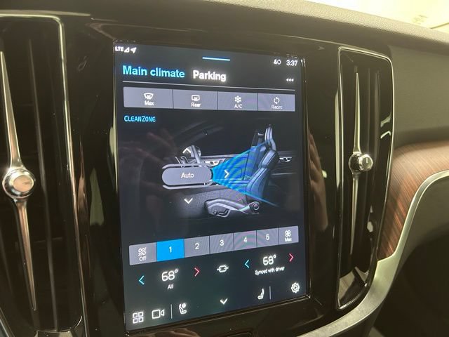 Certified 2025 Volvo V60 B5 Cross Country Plus AWD/4WD image 18