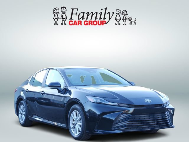 Used 2025 Toyota Camry LE FWD image 2
