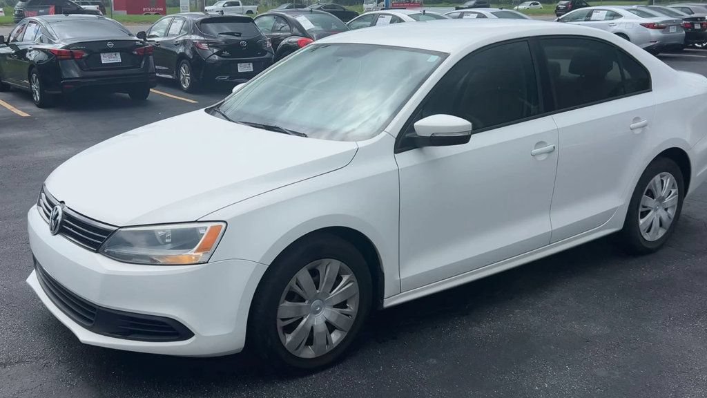 Used 2011 Volkswagen Jetta SE FWD image 4