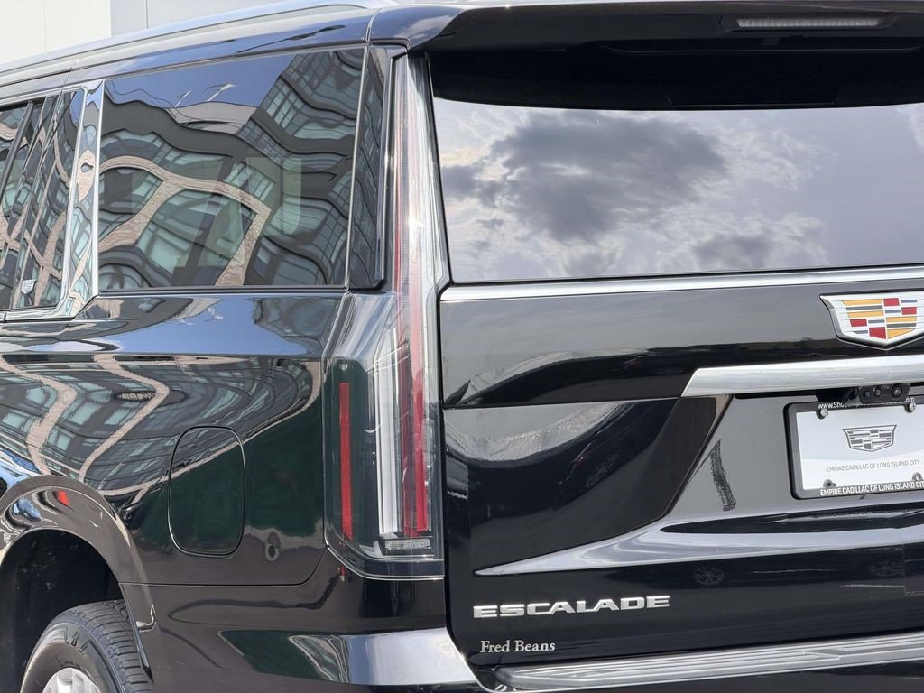 Certified 2025 Cadillac Escalade ESV Premium Luxury AWD/4WD image 20
