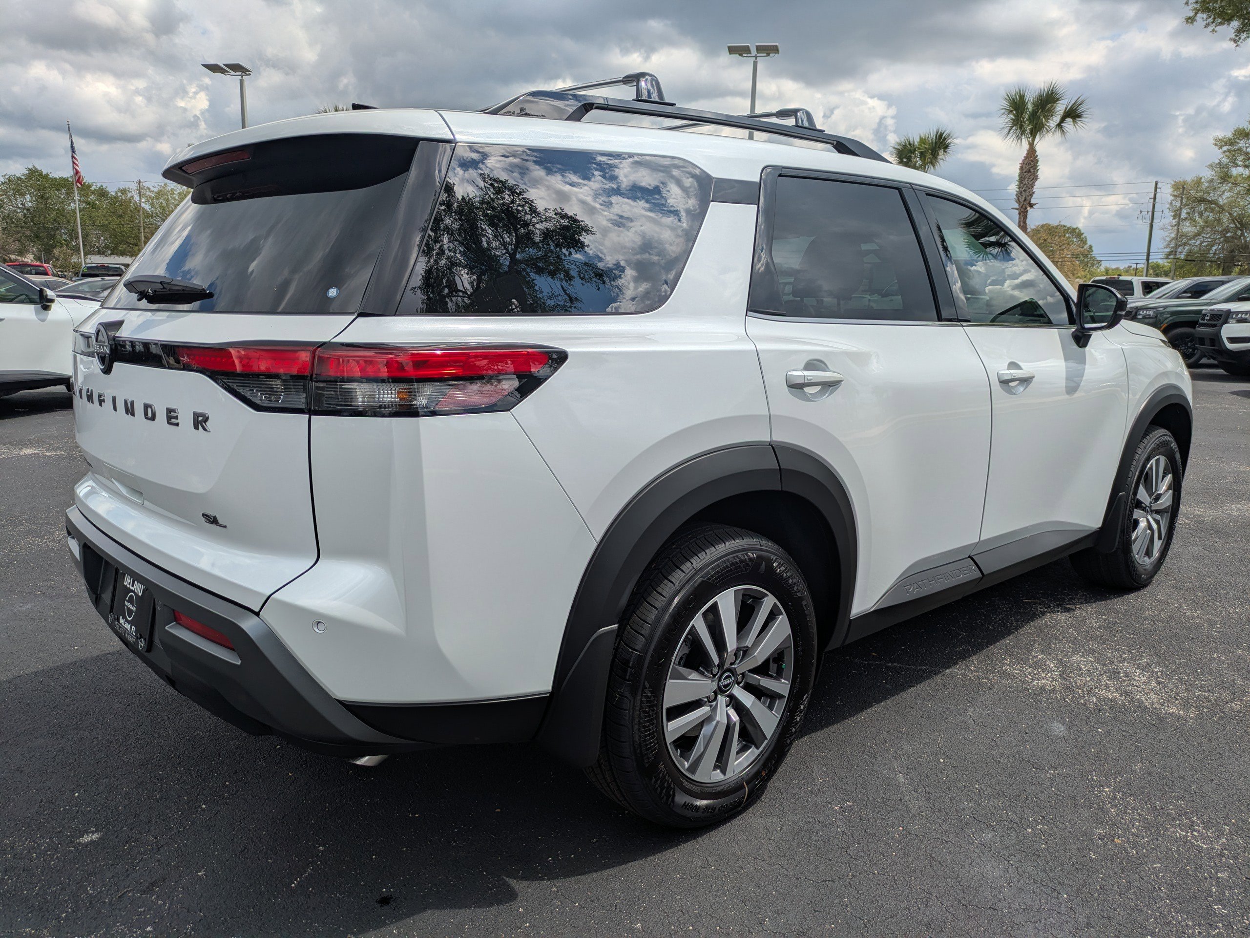 New 2026 Nissan Pathfinder SL FWD image 4