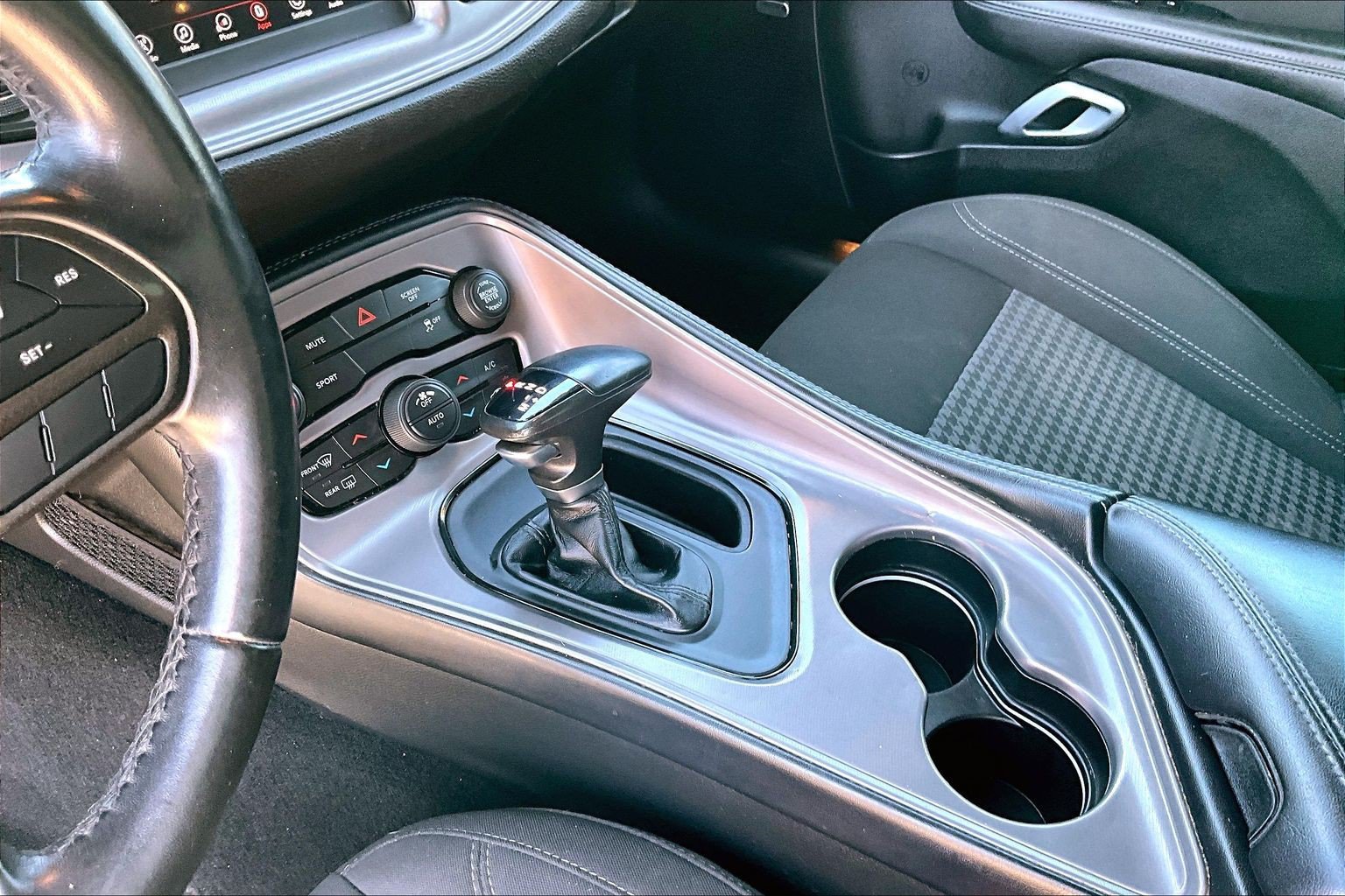 Used 2023 Dodge Challenger SXT RWD image 13