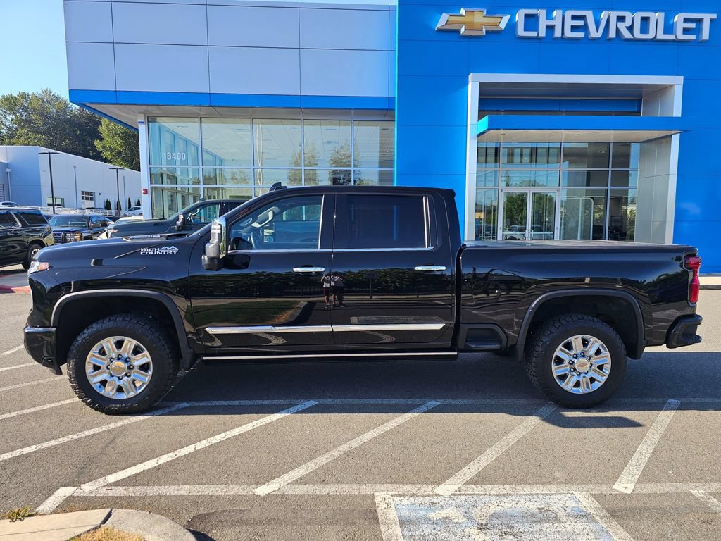 Used 2024 Chevrolet Silverado 2500 High Country w/ High Country Premium Package AWD/4WD image 2