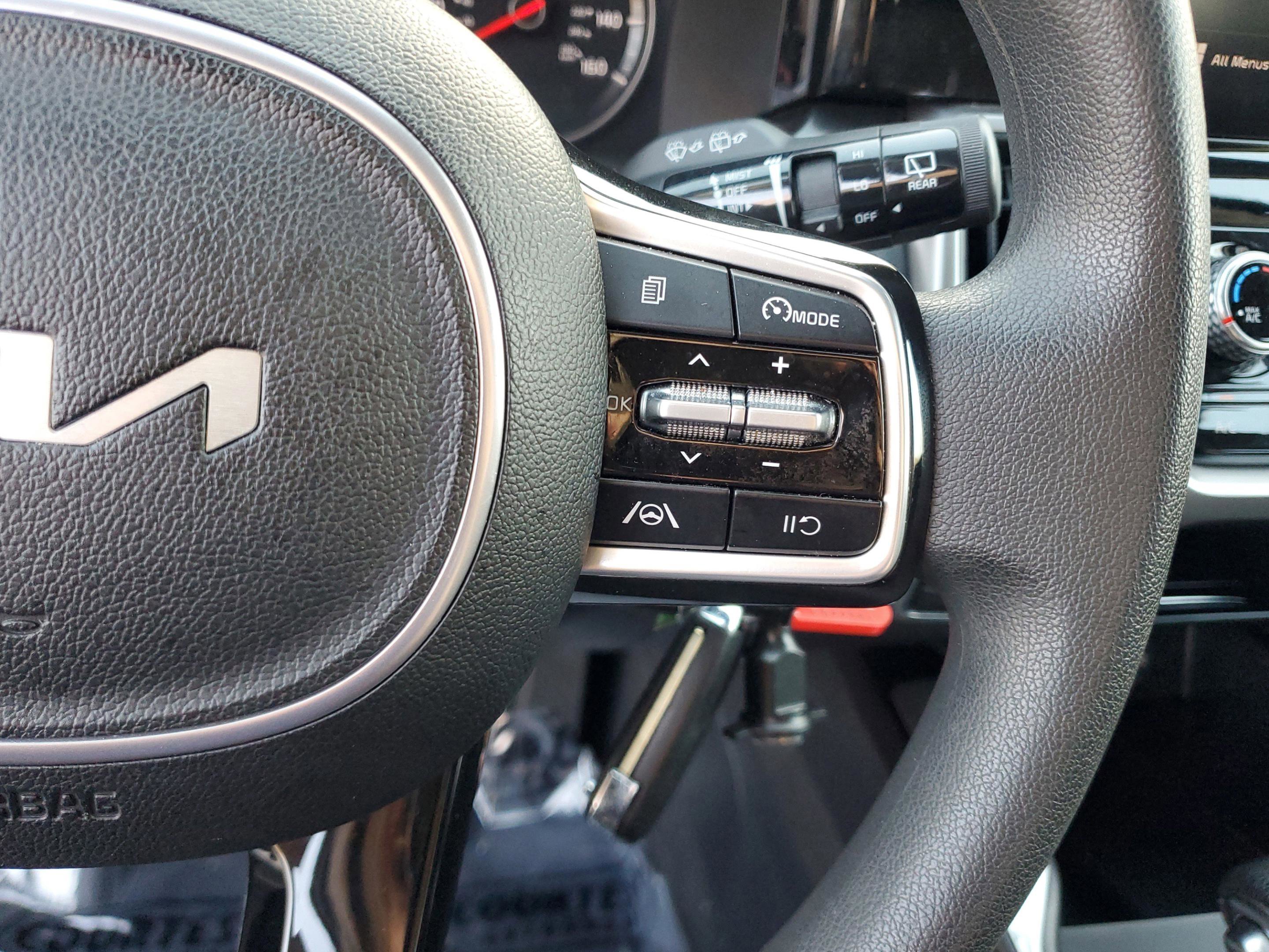 Certified 2023 Kia Sorento LX image 29