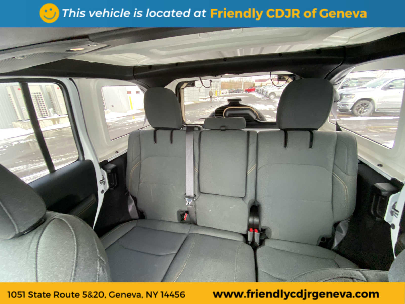 Used 2025 Jeep Wrangler Sahara image 12