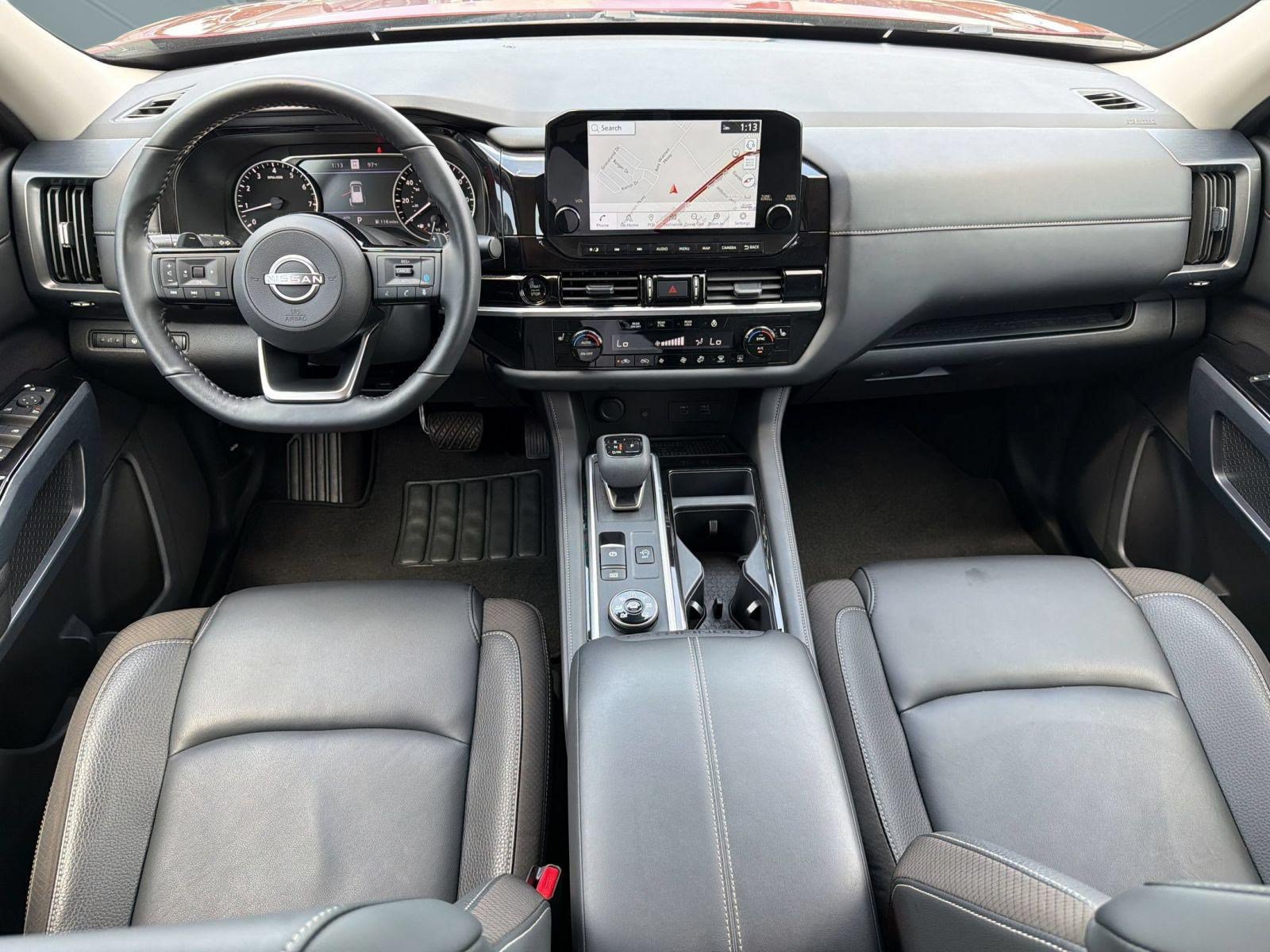 Used 2025 Nissan Pathfinder SL AWD/4WD image 16