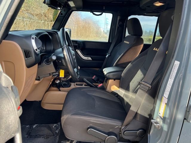 Used 2014 Jeep Wrangler Unlimited Sahara image 15