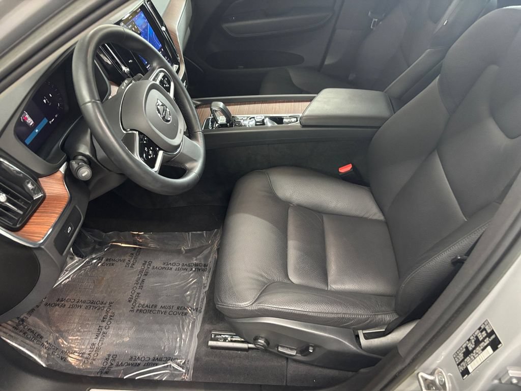 Certified 2023 Volvo XC60 B5 Plus w/ Protection Package Premier AWD/4WD image 10