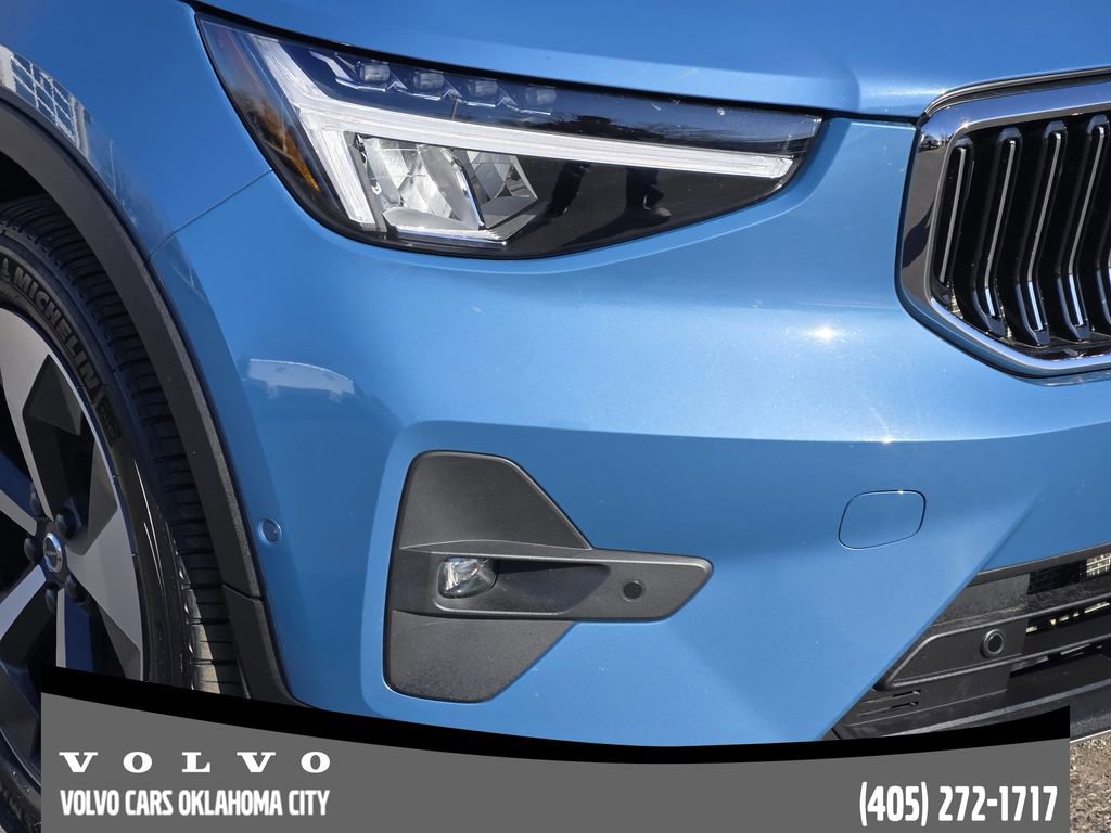 Certified 2025 Volvo XC40 B5 Plus image 7