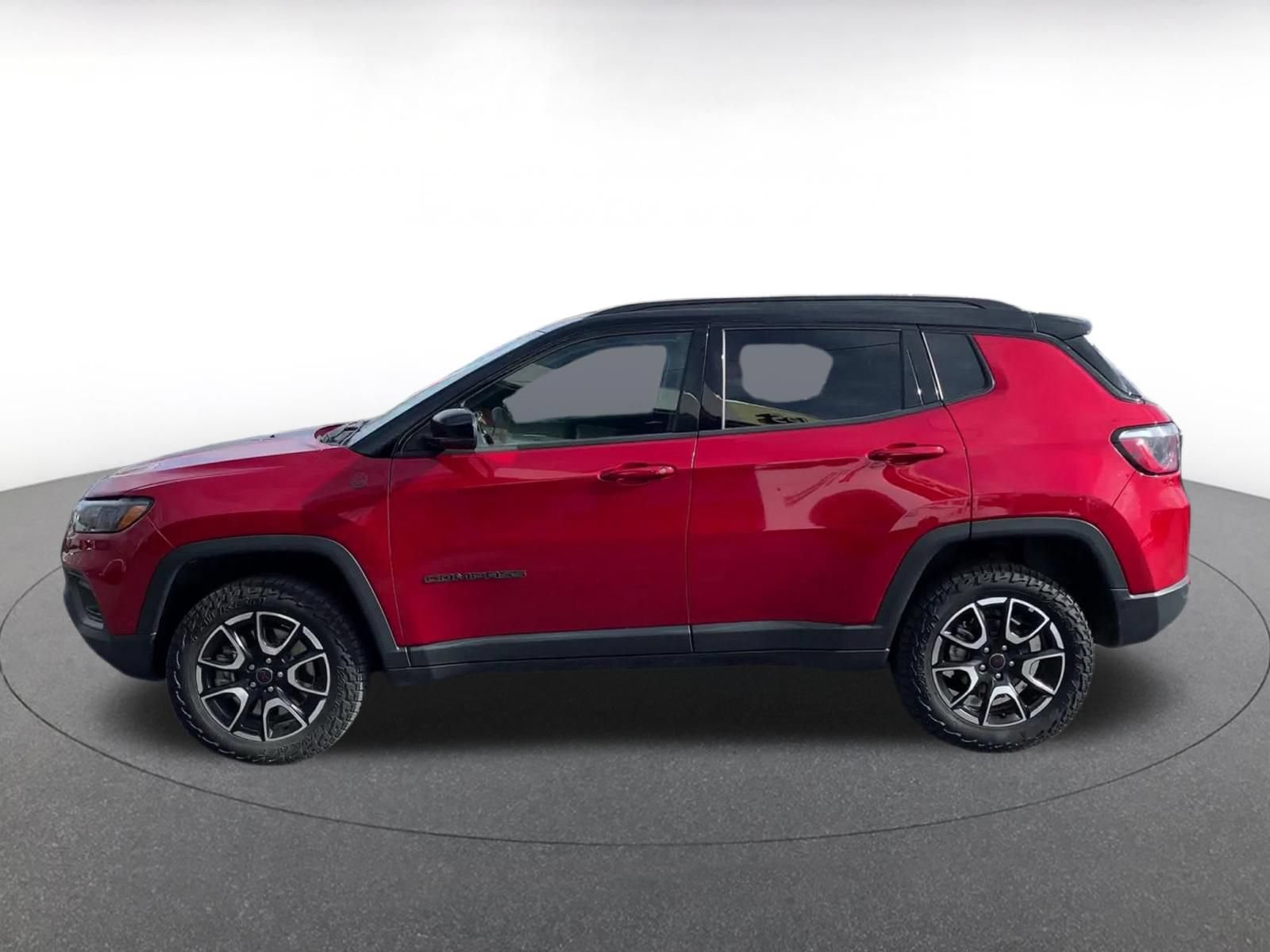 Used 2025 Jeep Compass Trailhawk AWD/4WD image 9