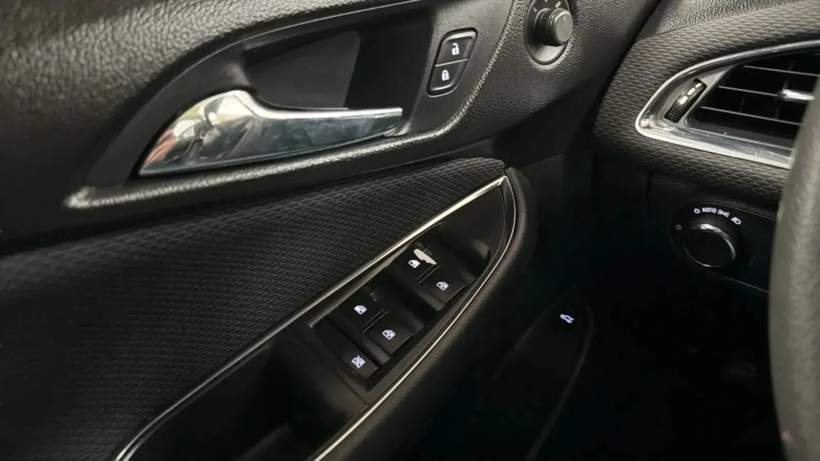 Used 2017 Chevrolet Cruze LS FWD image 15
