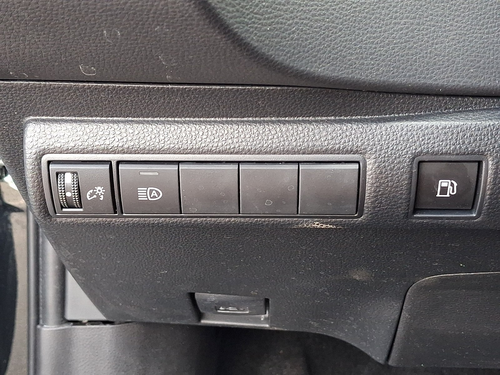 Certified 2025 Toyota Corolla LE AWD/4WD image 23