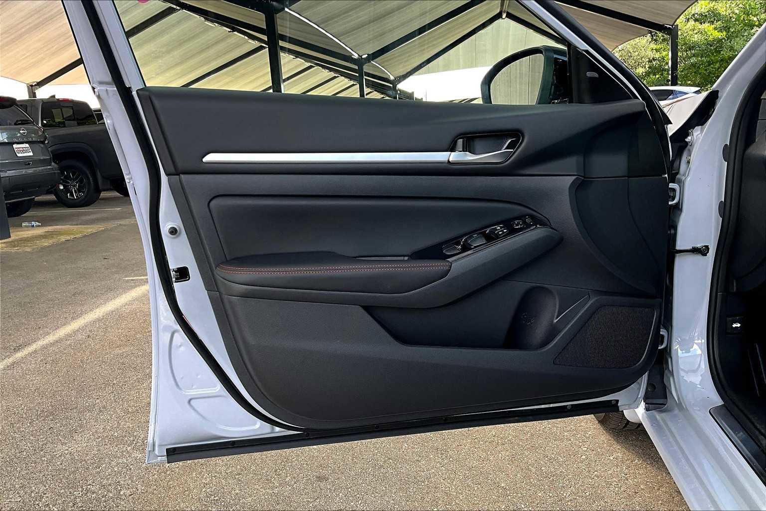 New 2025 Nissan Altima 2.5 SR image 13