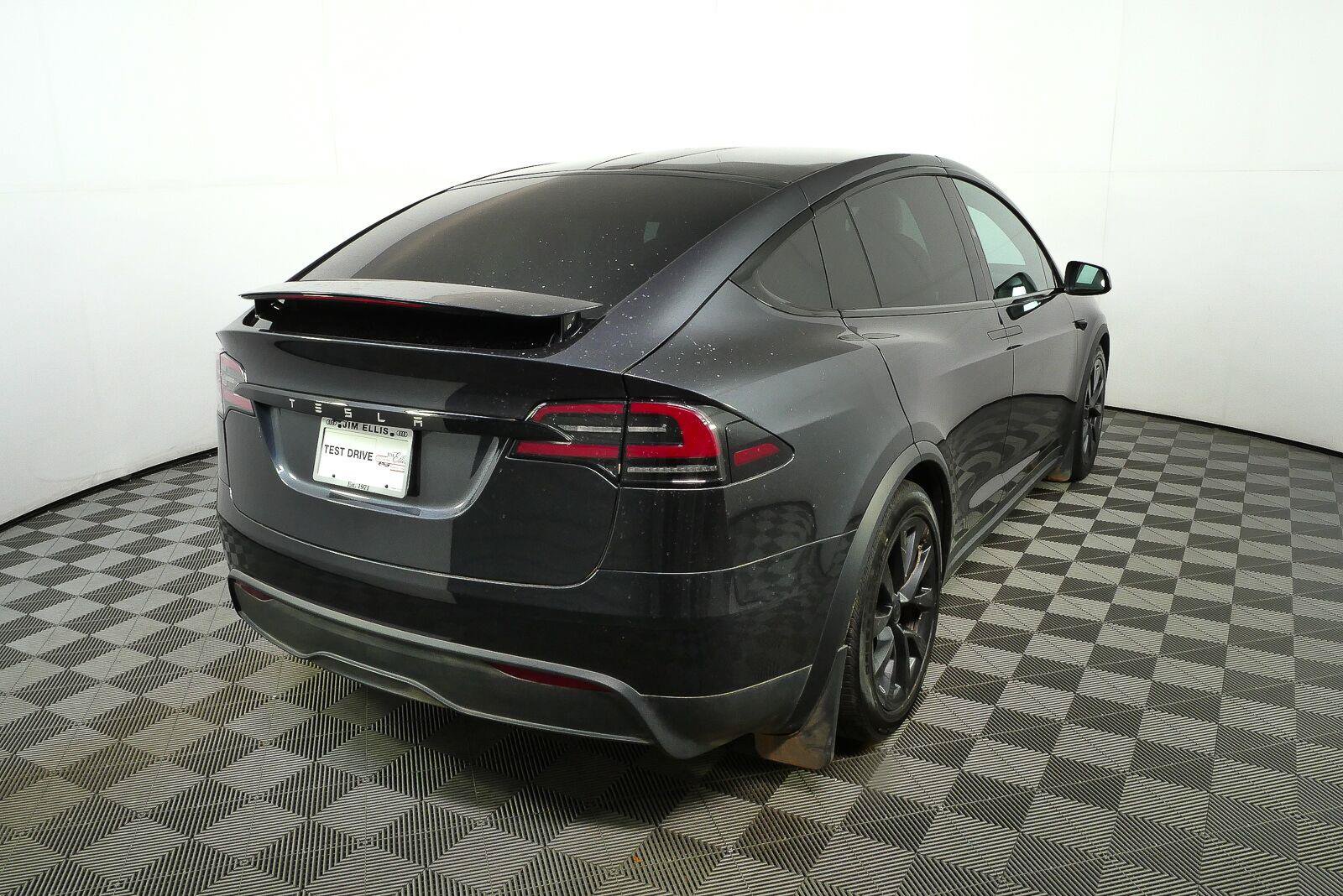 Used 2025 Tesla Model X AWD/4WD image 3