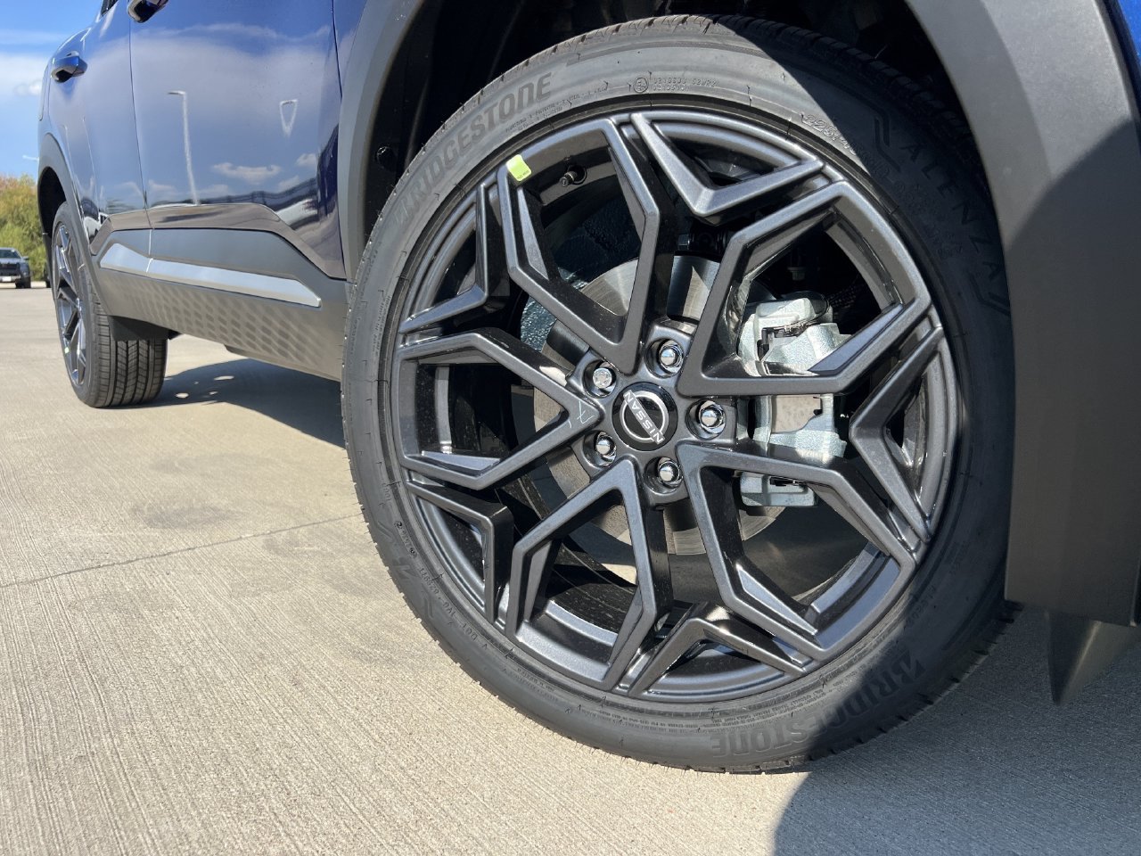 New 2027 Nissan Kicks SR FWD image 6