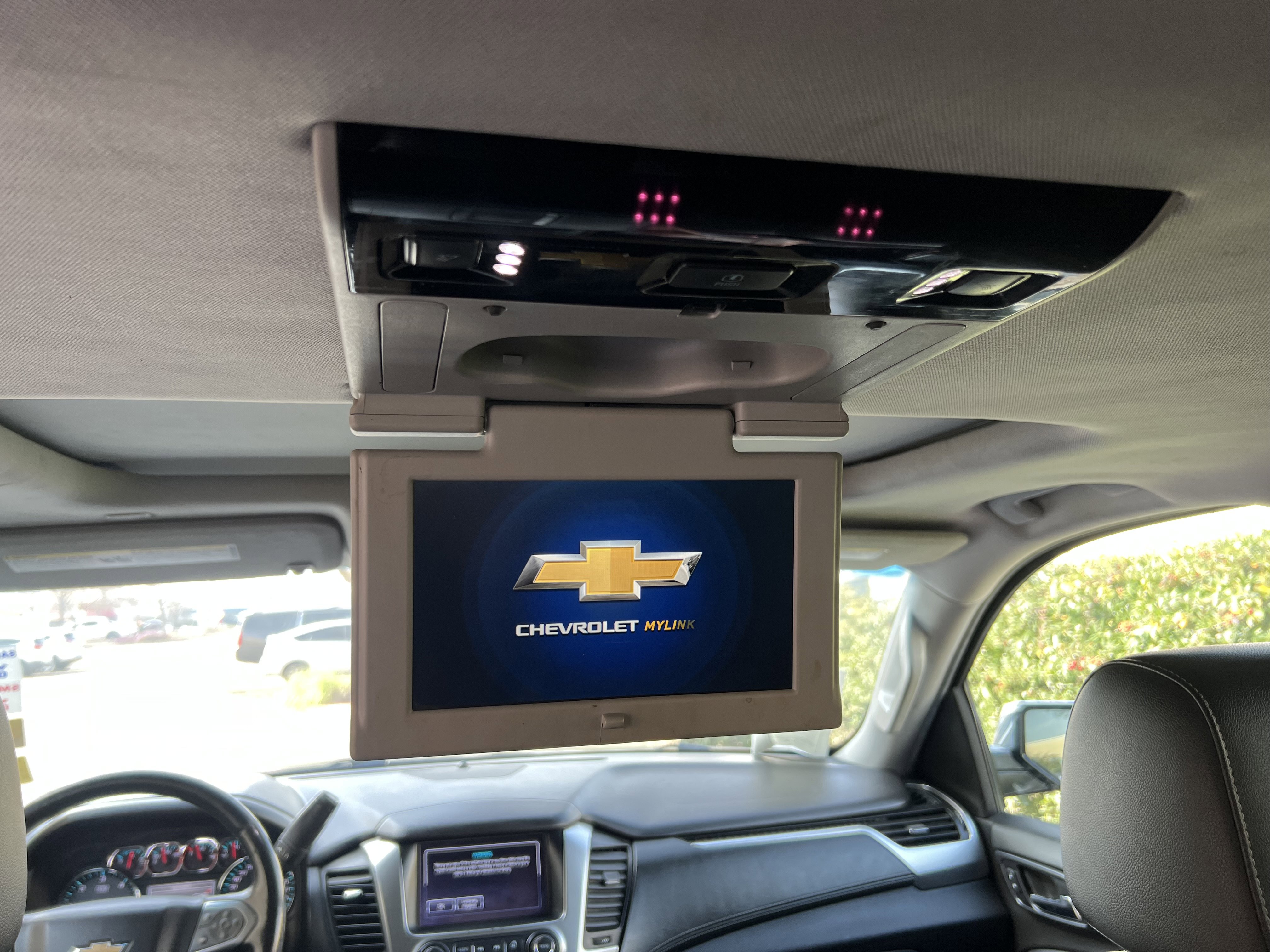 Used 2017 Chevrolet Suburban Premier image 12