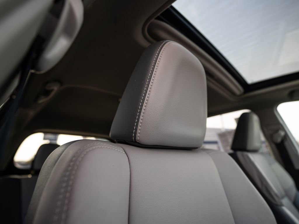 Used 2014 Toyota RAV4 Limited w/ Technology Package AWD/4WD image 17