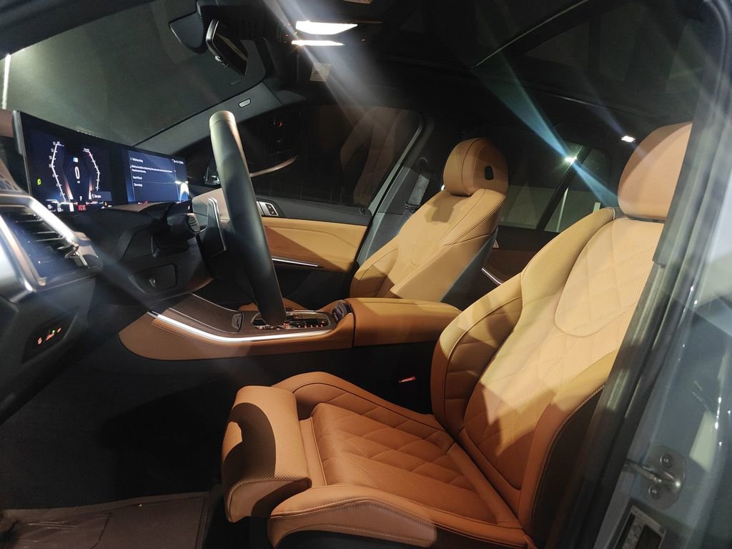 Used 2025 BMW X5 xDrive40i w/ M Sport Package image 8