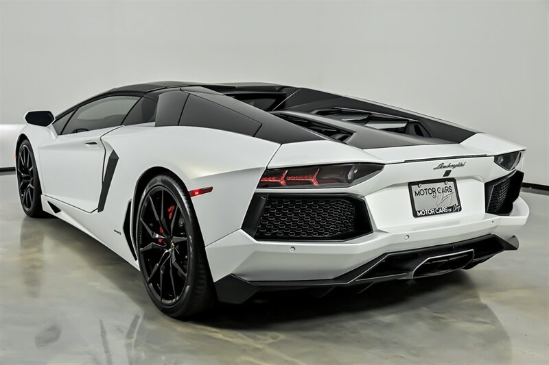 Used 2017 Lamborghini Aventador LP 700-4 AWD/4WD image 9
