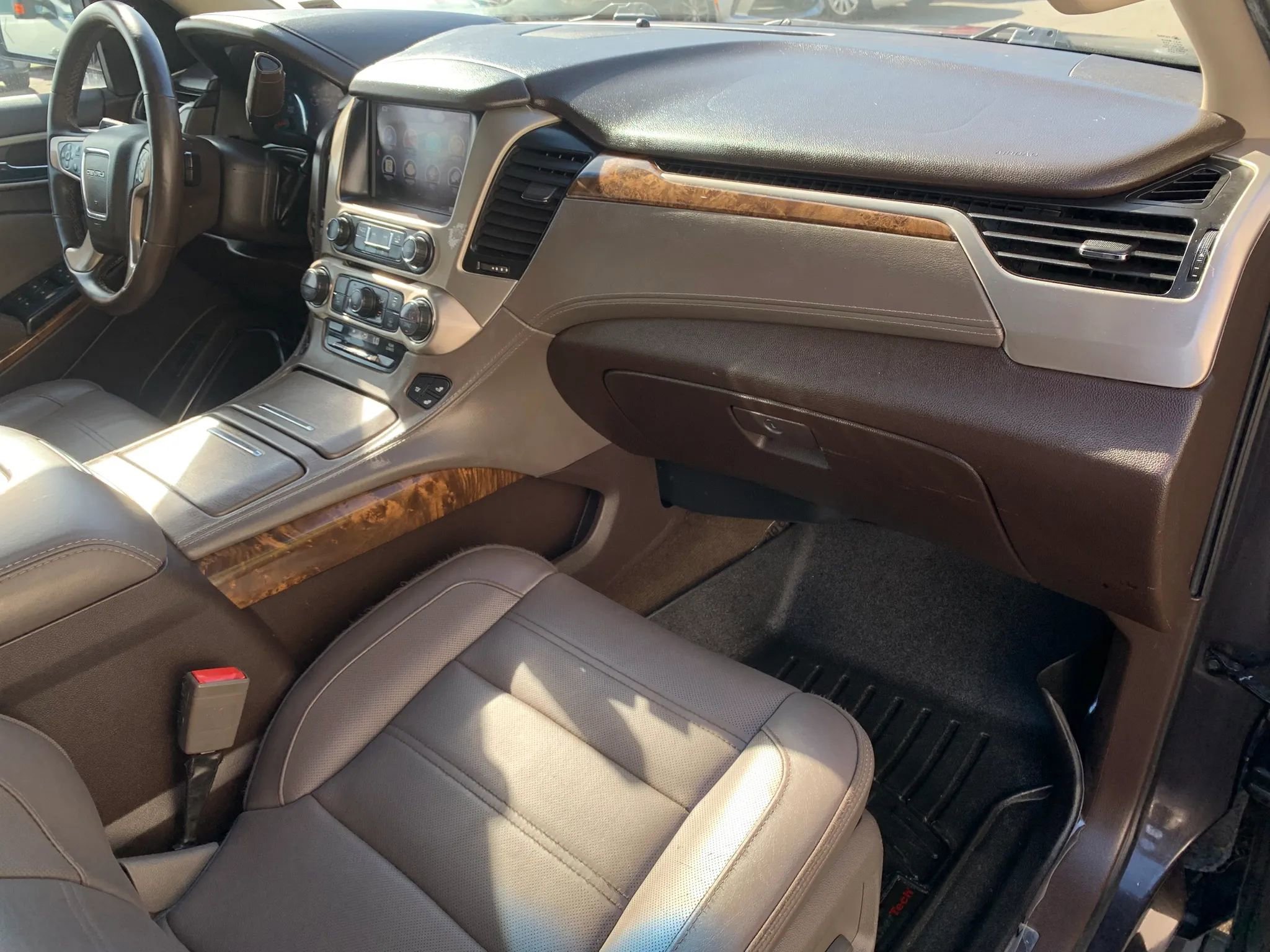 Used 2015 GMC Yukon XL Denali w/ Premium Package AWD/4WD image 36