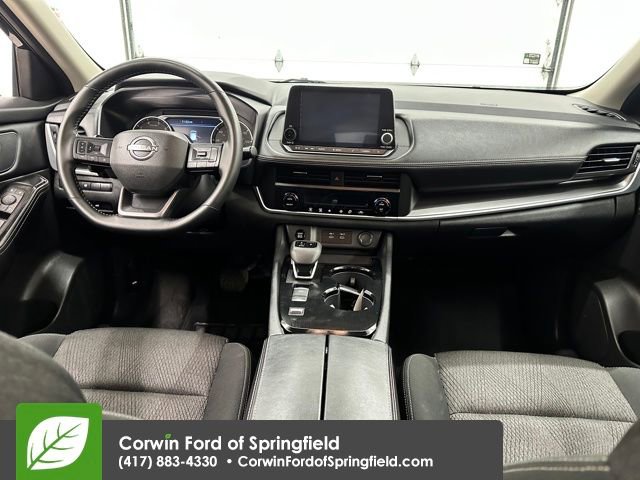 Used 2025 Nissan Rogue SV image 13