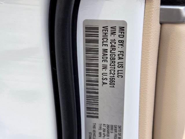 New 2026 Jeep Grand Cherokee Limited w/ Luxury Tech Group II RWD image 30