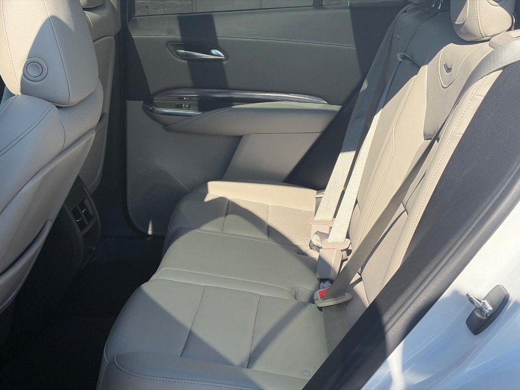 Certified 2022 Cadillac XT4 Luxury w/ Driver Awareness Package FWD image 8