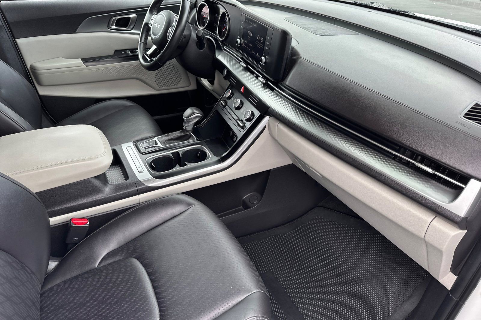 Certified 2023 Kia Carnival LX image 18