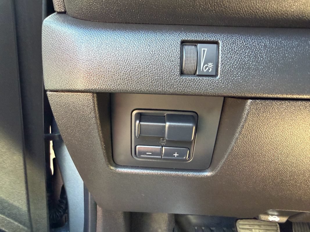 Used 2025 Chevrolet Colorado Trail Boss AWD/4WD image 23