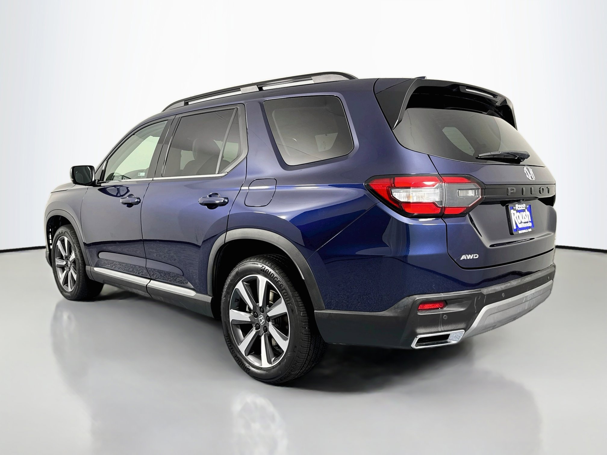 Certified 2025 Honda Pilot Touring image 7