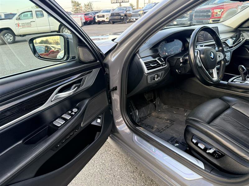 Used 2020 BMW 750i xDrive 750i xDrive AWD w/ Executive Package image 27