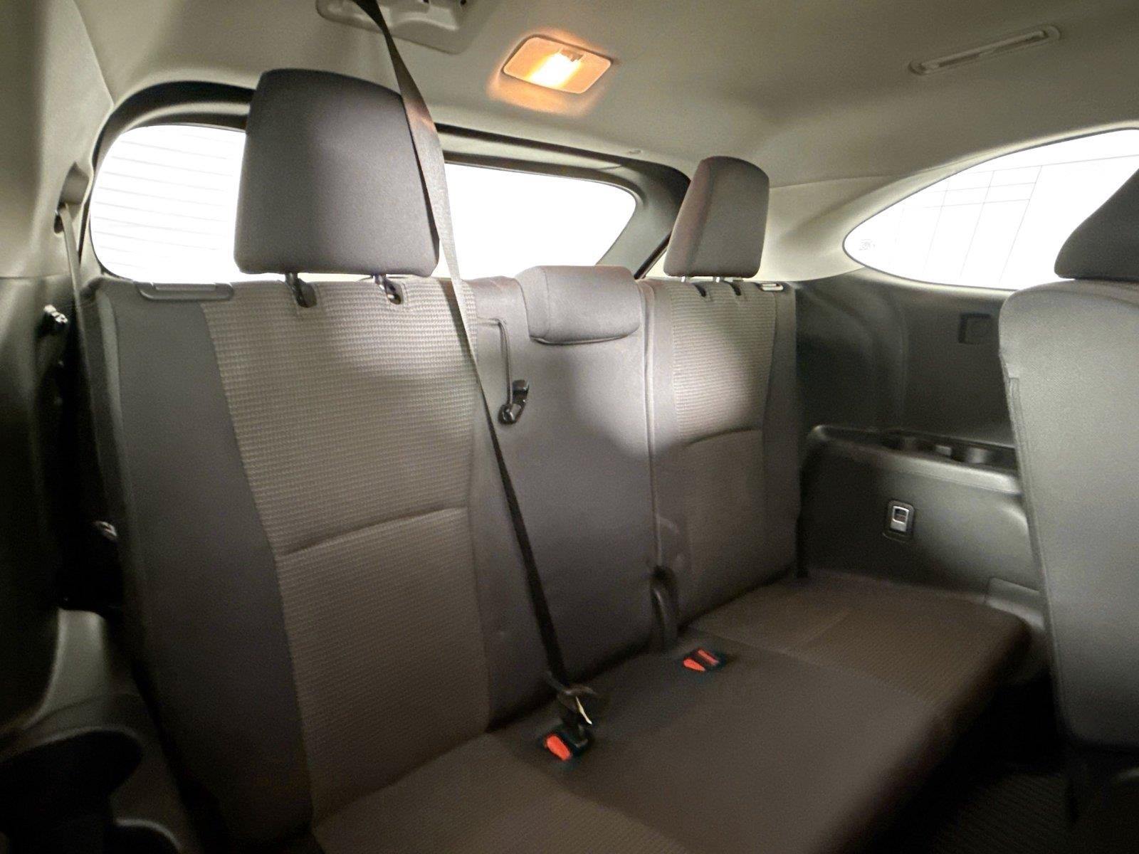 Used 2024 Toyota Highlander LE FWD image 38