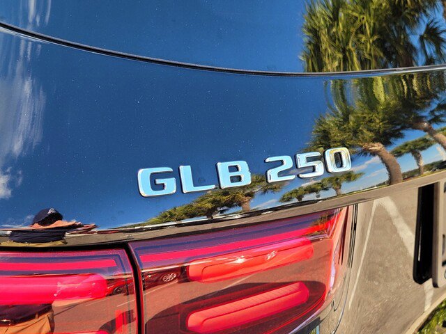 Used 2024 Mercedes-Benz GLB 250 w/ Driver Assistance Package image 12