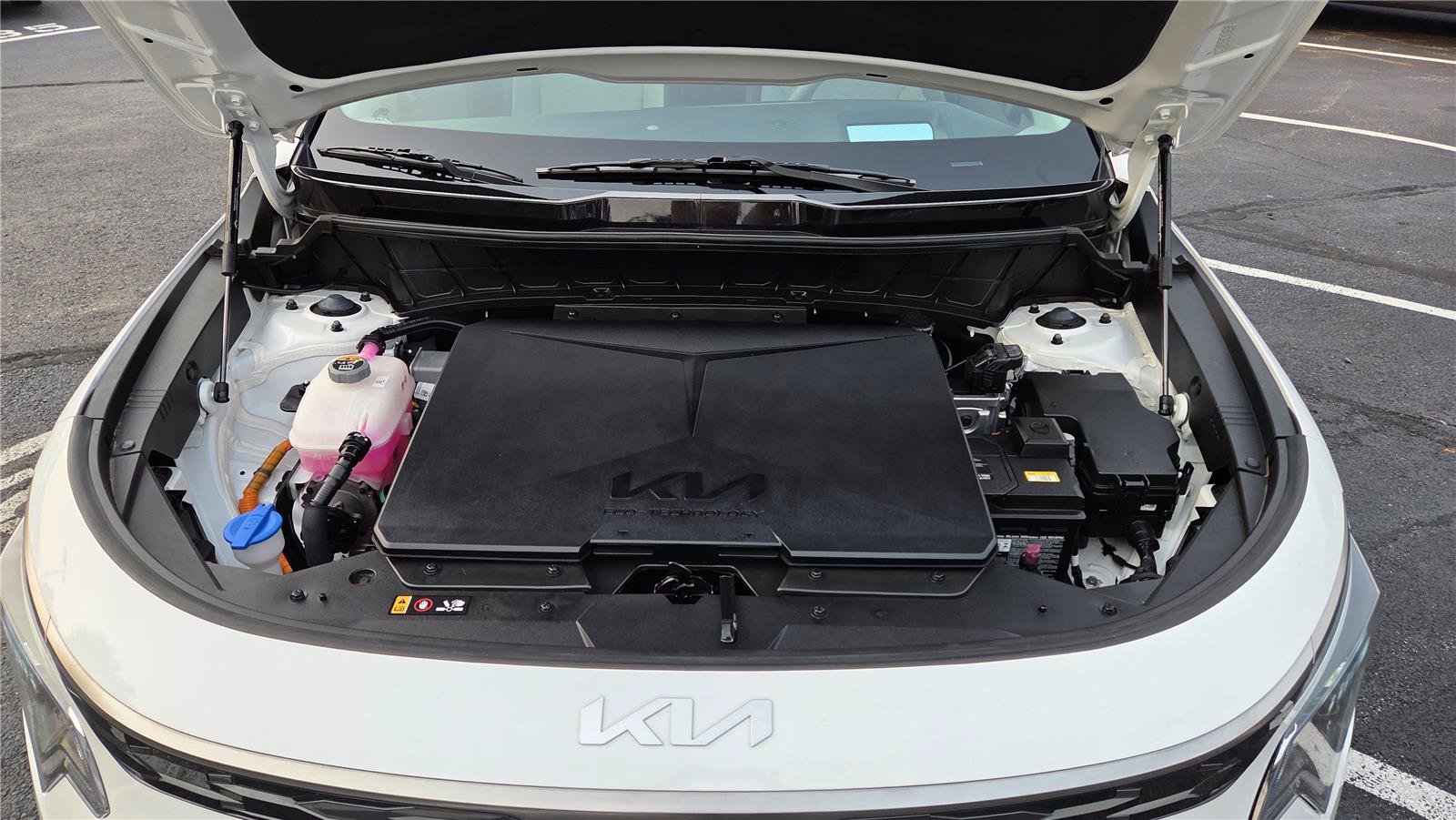 Certified 2024 Kia Niro Wave w/ Wave Preserve Package FWD image 10