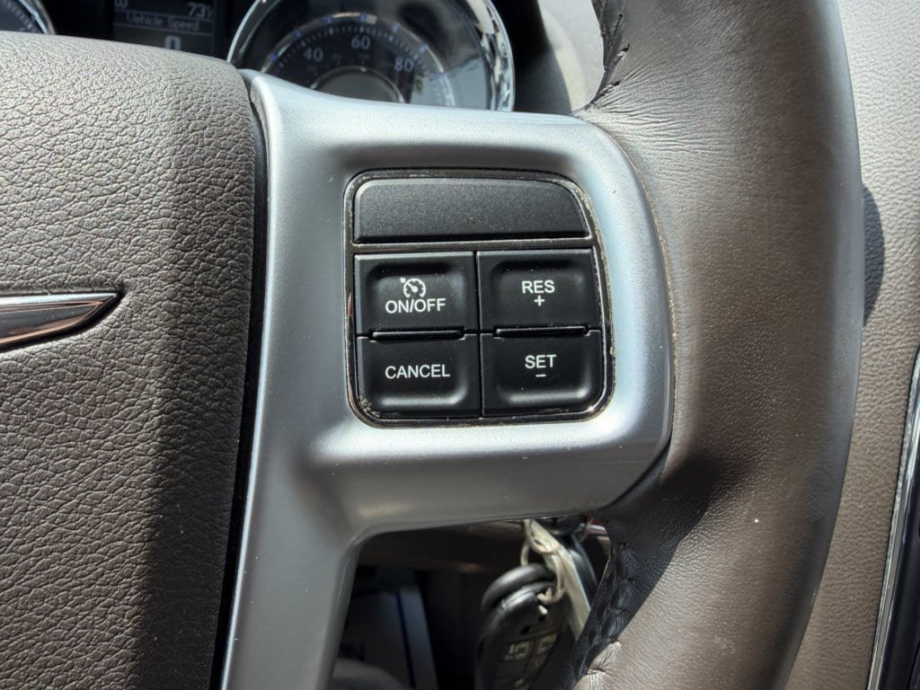 Used 2012 Chrysler Town & Country Touring w/ Entertainment Group #1 FWD image 25