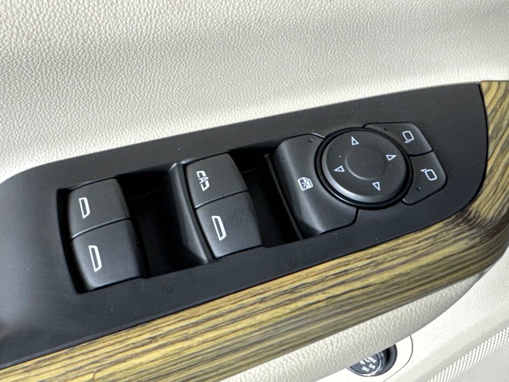 Used 2017 GMC Acadia Denali w/ Technology Package AWD/4WD image 35