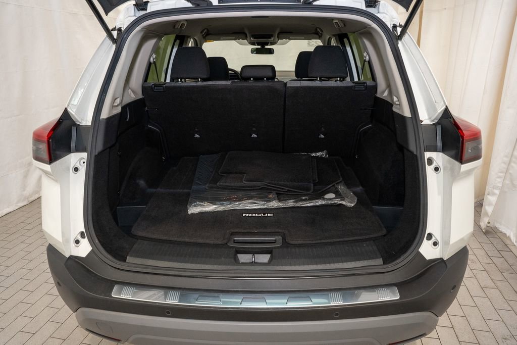 Used 2023 Nissan Rogue SV image 6